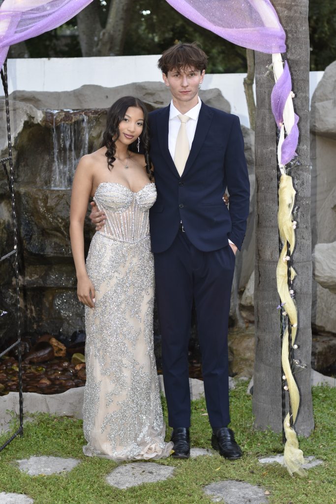 Michael Mount Waldorf School Class of 2024 13456