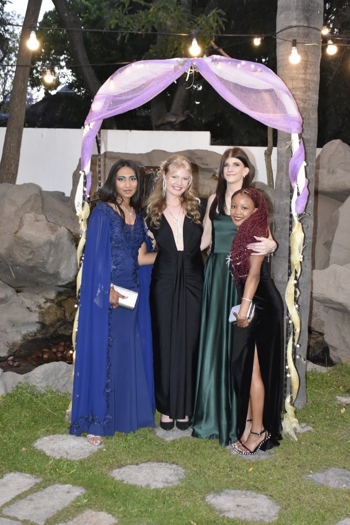 Michael Mount Waldorf School Class of 2024 13456