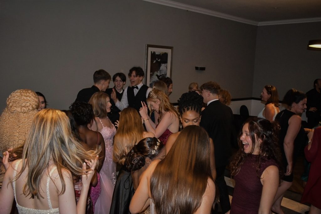 Michael Mount Waldorf School Class of 2025 32241